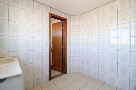 Área de Serviço de apartamento para alugar com 3 quartos, 130m² em Nossa Senhora Aparecida, Uberlândia