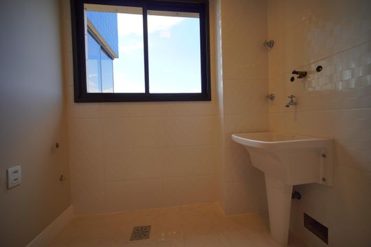 Área de serviço  de apartamento à venda com 2 quartos, 81m² em Cristal, Porto Alegre