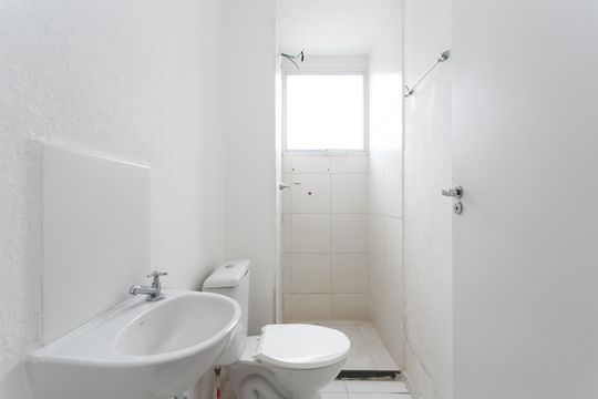 Banheiro de apartamento para alugar com 2 quartos, 42m² em Colônia (zona Leste), São Paulo