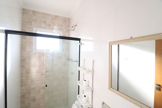 Banheiro do Quarto 2 de apartamento para alugar com 2 quartos, 53m² em Daniel Fonseca, Uberlândia