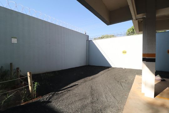 Garagem de apartamento para alugar com 2 quartos, 53m² em Daniel Fonseca, Uberlândia