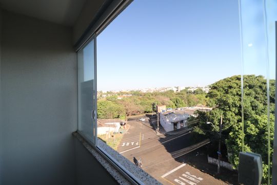 Sacada de apartamento para alugar com 2 quartos, 53m² em Daniel Fonseca, Uberlândia