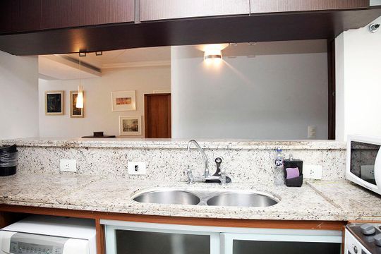 Cozinha + Área de Serviço de apartamento para alugar com 1 quarto, 60m² em Auxiliadora, Porto Alegre