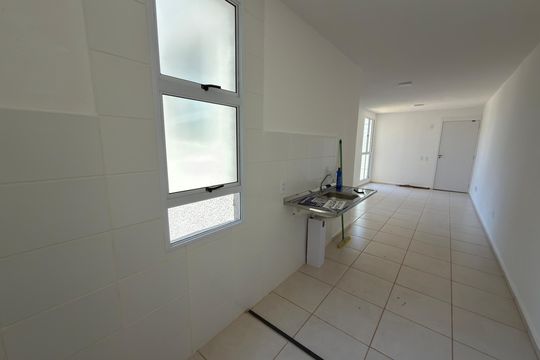 Cozinha  de apartamento para alugar com 2 quartos, 45m² em Sol Nascente, Brasília