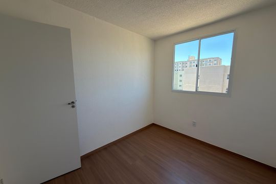 Quarto 01 de apartamento para alugar com 2 quartos, 45m² em Sol Nascente, Brasília