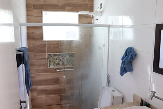 Banheiro da Suíte de casa para alugar com 3 quartos, 106m² em Vila da Rainha, Campos dos Goytacazes