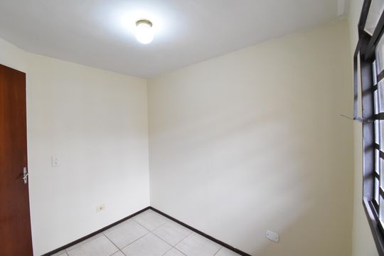 Quarto 3 de casa para alugar com 3 quartos, 100m² em Cajuru, Curitiba