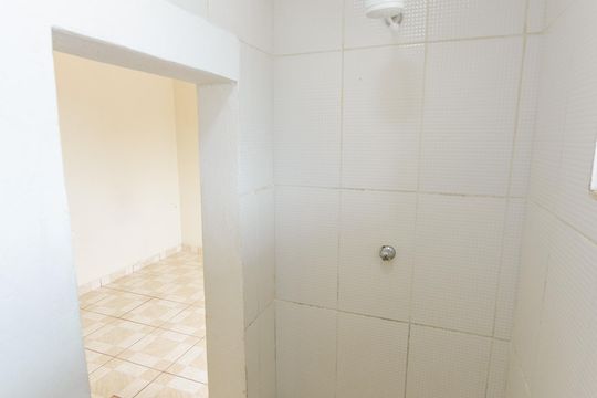 Banheiro de casa para alugar com 1 quarto, 25m² em Chácara São Silvestre, Taubaté