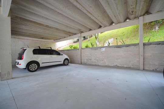 Garagem  de apartamento para alugar com 1 quarto, 43m² em Coqueiros, Florianópolis