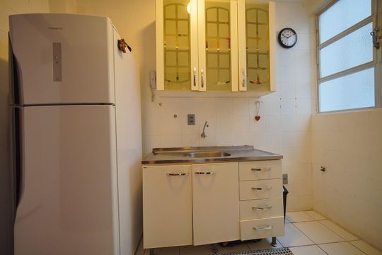 Cozinha  de apartamento para alugar com 1 quarto, 43m² em Coqueiros, Florianópolis