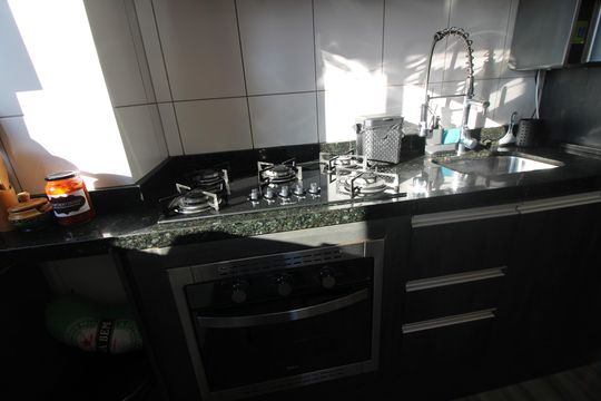 cozinha de apartamento para alugar com 2 quartos, 37m² em Vila Pierina, São Paulo