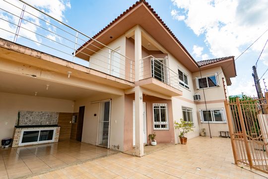 Casa à venda com 6 quartos, 200m² em São José, Canoas