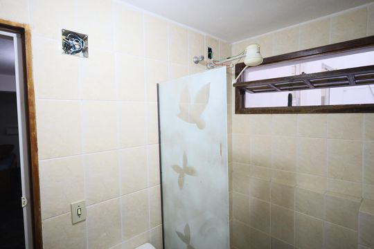 Banheiro de casa para alugar com 1 quarto, 45m² em Santo Antônio, Osasco