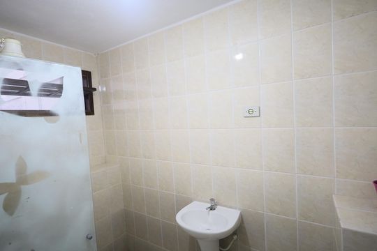 Banheiro de casa para alugar com 1 quarto, 45m² em Santo Antônio, Osasco