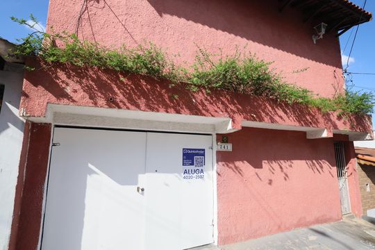 Fachada de casa para alugar com 1 quarto, 45m² em Santo Antônio, Osasco