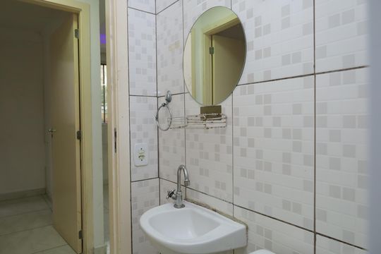 Banheiro de apartamento à venda com 2 quartos, 40m² em Guaianases, São Paulo