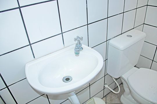 Banheiro de kitnet/studio para alugar com 1 quarto, 33m² em Santa Rosa, Vinhedo
