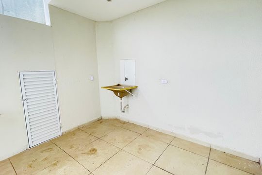Área de Serviço de casa para alugar com 3 quartos, 97m² em Aguassai, Cotia