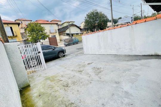 Garagem de casa para alugar com 3 quartos, 97m² em Aguassai, Cotia