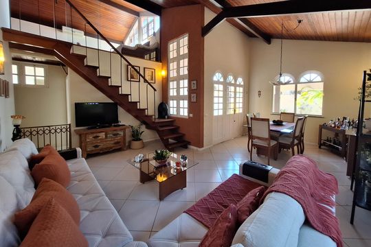 Casa à venda com 3 quartos, 200m² em Itaipu, Niterói