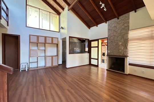 Sala de casa de condomínio para alugar com 3 quartos, 230m² em Santo Antonio de Lisboa, Florianópolis