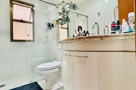 Banheiro da Suíte de apartamento para alugar com 3 quartos, 80m² em Alphaville Industrial, Barueri