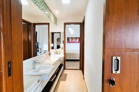 Banheiro de casa de condomínio à venda com 3 quartos, 365m² em Villa Bella, Itabirito