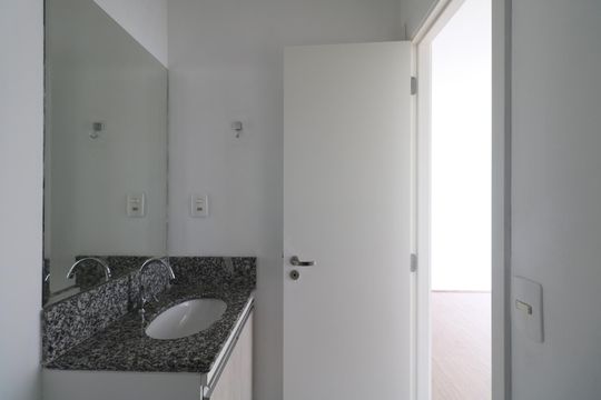 Banheiro Social de apartamento à venda com 2 quartos, 56m² em Cerâmica, São Caetano do Sul