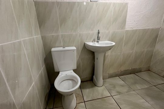 Banheiro social de casa para alugar com 1 quarto, 22m² em Santo Amaro, São Paulo