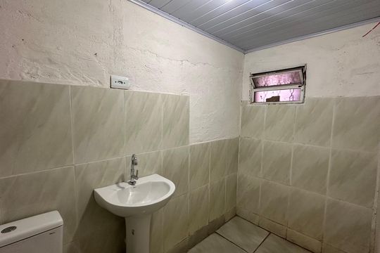 Banheiro social de casa para alugar com 1 quarto, 22m² em Santo Amaro, São Paulo