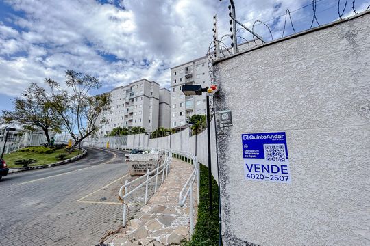 Fachada com Plaquinha de apartamento à venda com 2 quartos, 67m² em Guaiauna, São Paulo