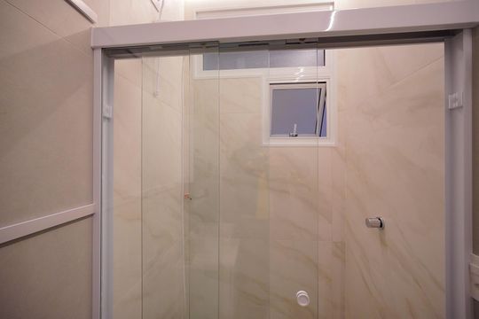 Banheiro  de apartamento para alugar com 3 quartos, 71m² em Centro, Florianópolis