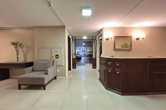 Hall de entrada de apartamento para alugar com 5 quartos, 100m² em Centro, Florianópolis