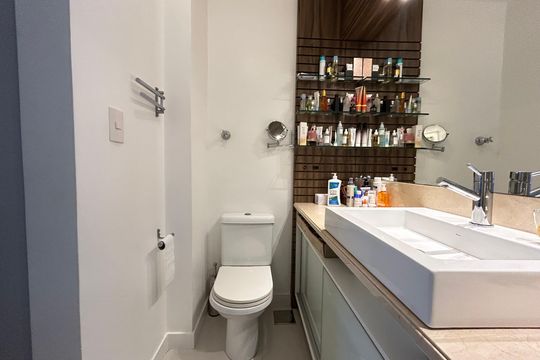 Banheiro suíte 1 de apartamento para alugar com 5 quartos, 100m² em Centro, Florianópolis