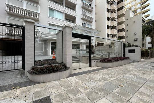 Fachada de apartamento para alugar com 5 quartos, 100m² em Centro, Florianópolis