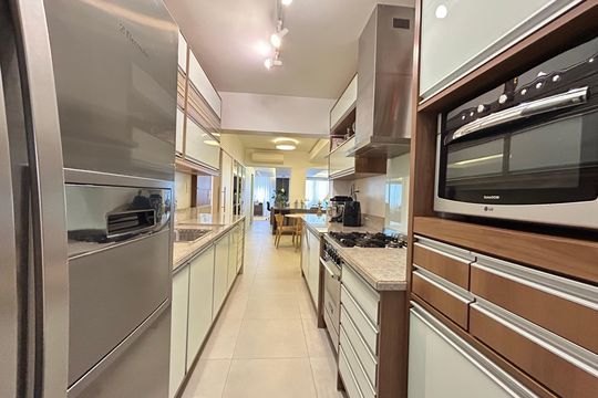 Cozinha de apartamento para alugar com 5 quartos, 100m² em Centro, Florianópolis