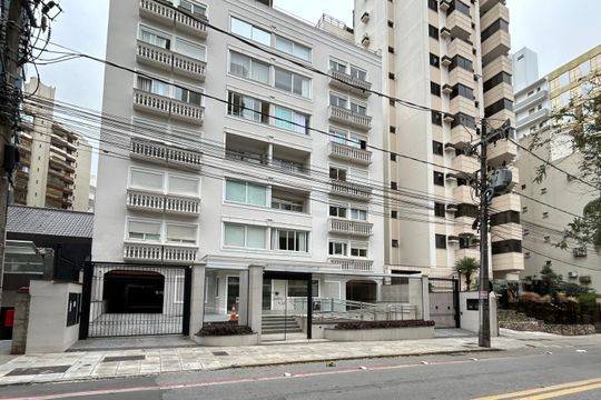 Fachada de apartamento para alugar com 5 quartos, 100m² em Centro, Florianópolis