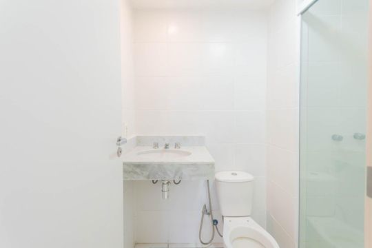 Banheiro de apartamento para alugar com 2 quartos, 70m² em Grajaú, Rio de Janeiro
