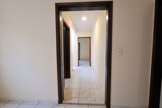 Corredor de casa à venda com 2 quartos, 145m² em Jardim Caçula, Jundiaí
