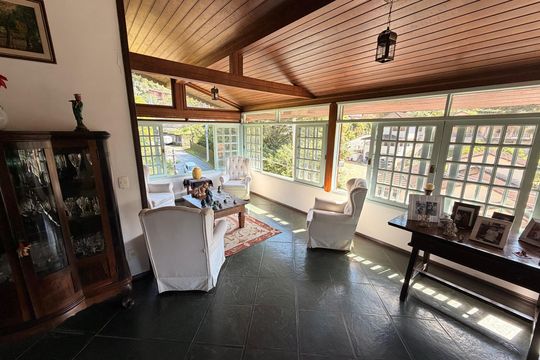 Casa para alugar com 5 quartos, 200m² em Quarteirão Ingelheim, Petrópolis