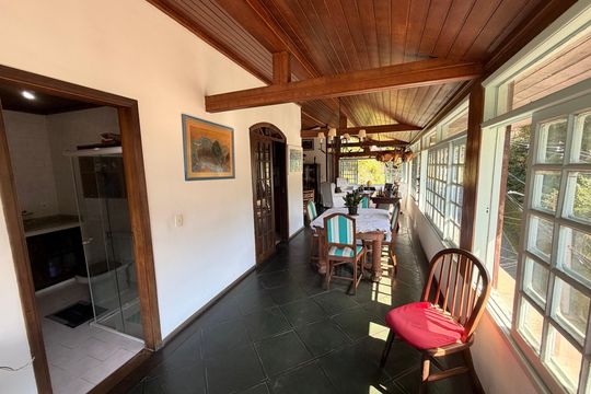 Casa para alugar com 5 quartos, 200m² em Quarteirão Ingelheim, Petrópolis