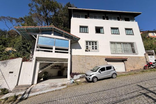 Casa para alugar com 5 quartos, 200m² em Quarteirão Ingelheim, Petrópolis