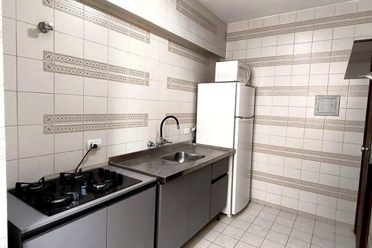 Cozinha de apartamento para alugar com 1 quarto, 46m² em Centro, Curitiba