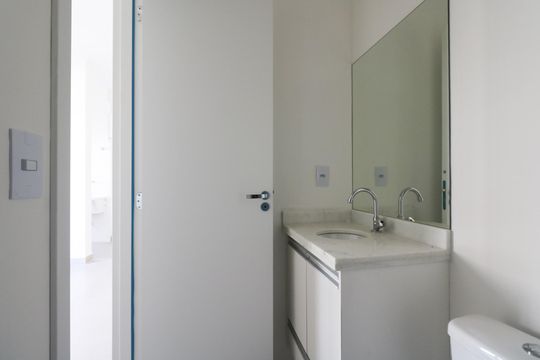 Banheiro de apartamento para alugar com 2 quartos, 44m² em Nova Gerti, São Caetano do Sul