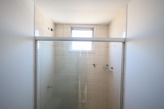 Banheiro de apartamento para alugar com 2 quartos, 47m² em Km 18, Osasco