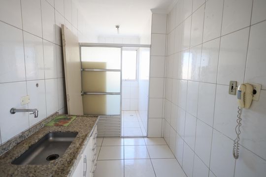 Cozinha e Área de Serviço de apartamento para alugar com 2 quartos, 47m² em Km 18, Osasco