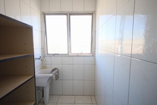 Cozinha e Área de Serviço de apartamento para alugar com 2 quartos, 47m² em Km 18, Osasco