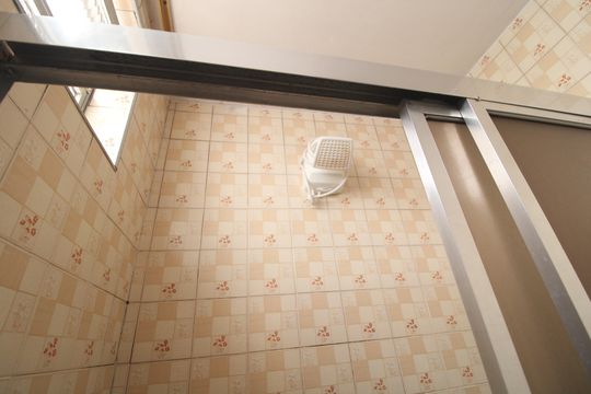 Banheiro comum de casa para alugar com 3 quartos, 200m² em Jardim Teresa, São Paulo