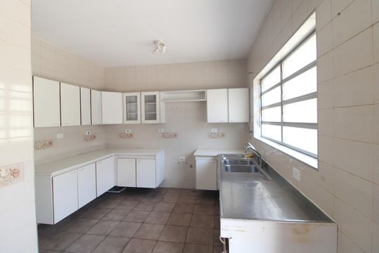 Cozinha de casa para alugar com 3 quartos, 200m² em Jardim Teresa, São Paulo