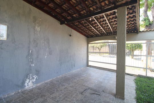 Garagem de casa para alugar com 3 quartos, 200m² em Jardim Teresa, São Paulo